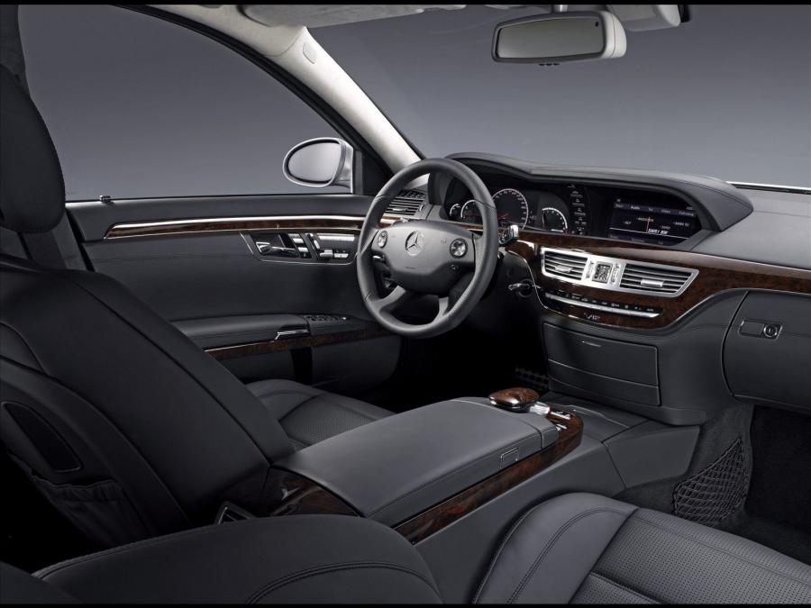  Mercedes-Benz S63 AMG 2009 года  (фото 2 из 42)